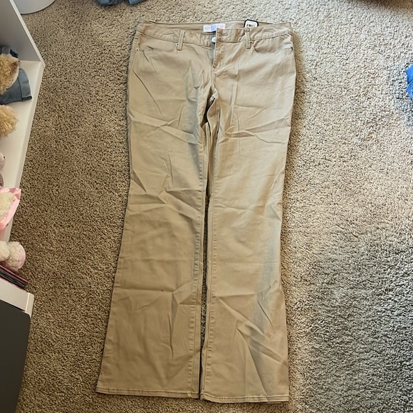 Khaki pants - Picture 2 of 3